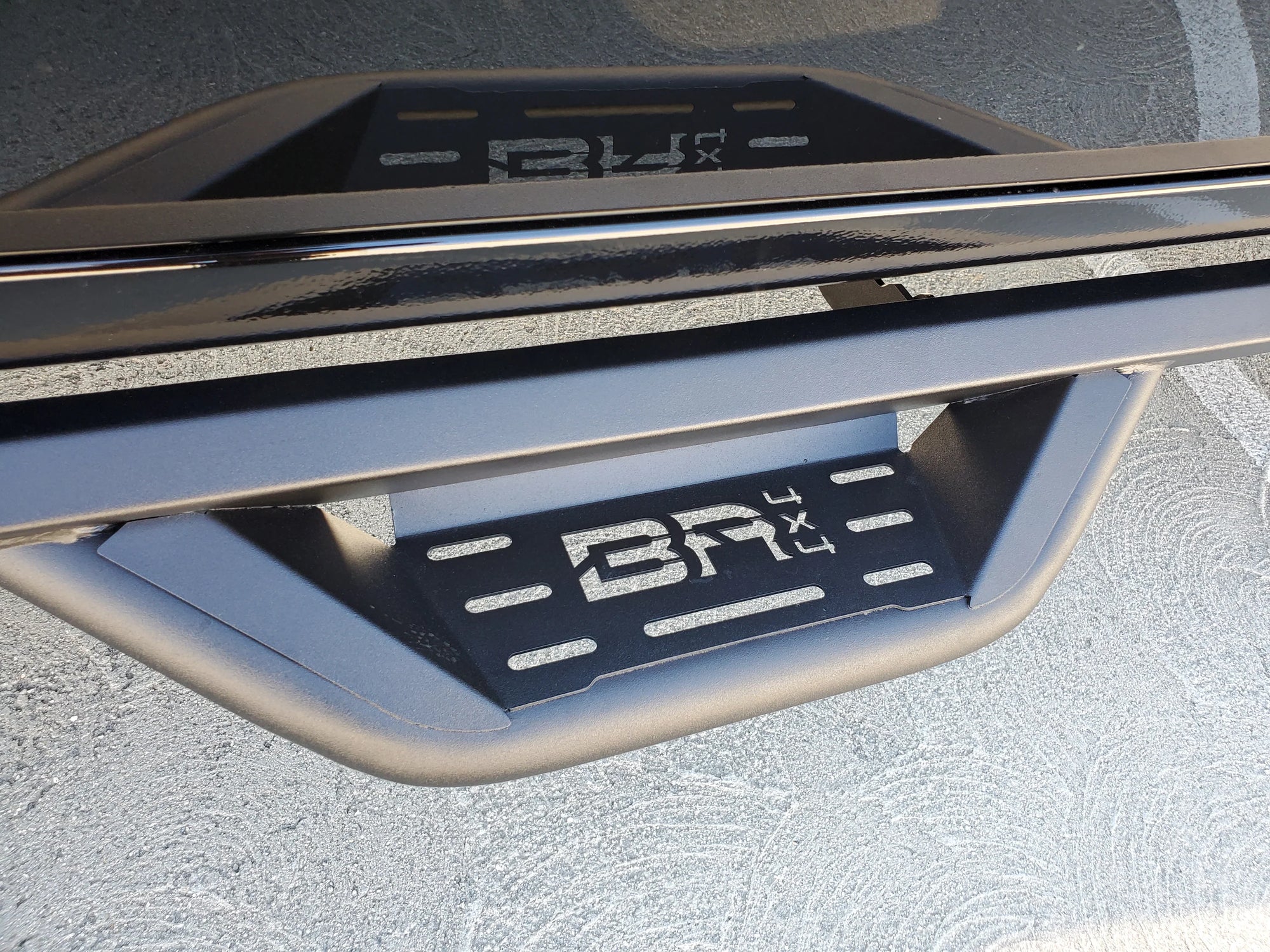 BODY ARMOR 4X4 CHEVROLET SILVERADO 1500 CREW CAB/2020-2023 SILVERADO 2500/3500 CREW CAB AMBUSH SIDE STEPS 2019-2023