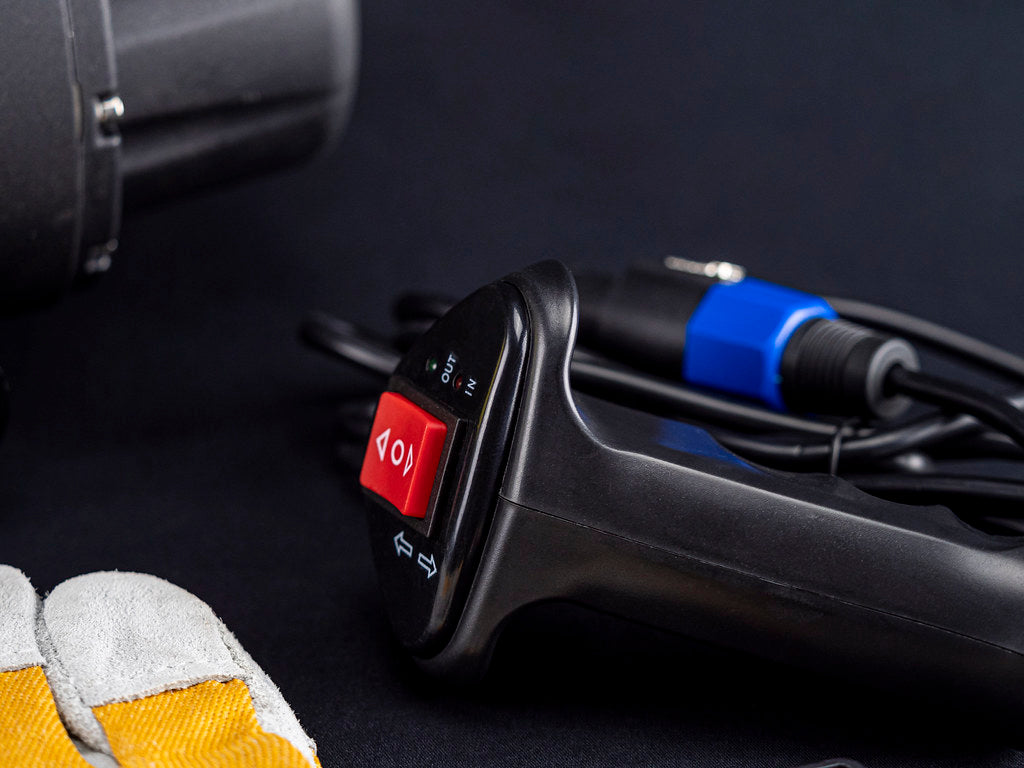 DOBINSONS 12000LB ELECTRIC WINCH WITH SYNTHETIC ROPE